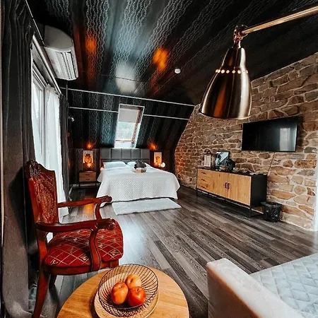 Near The With Hot Tub And Sauna Appartement *